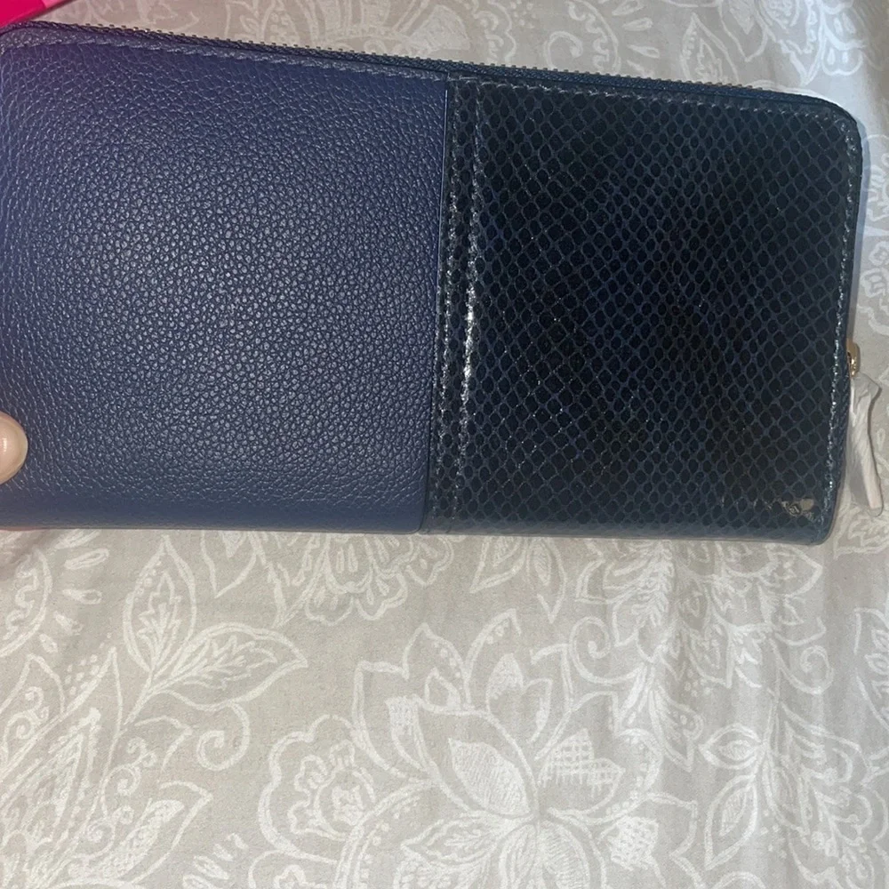 Victoria's Secret Midnight Croc Zippy Wallet Large Bi-Fold - Picture 7 of 8